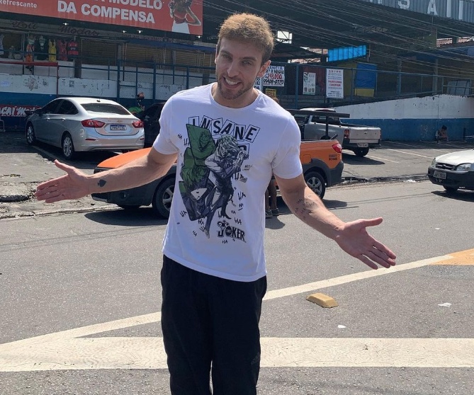 Léo Lins apresenta novo espetáculo em Manaus