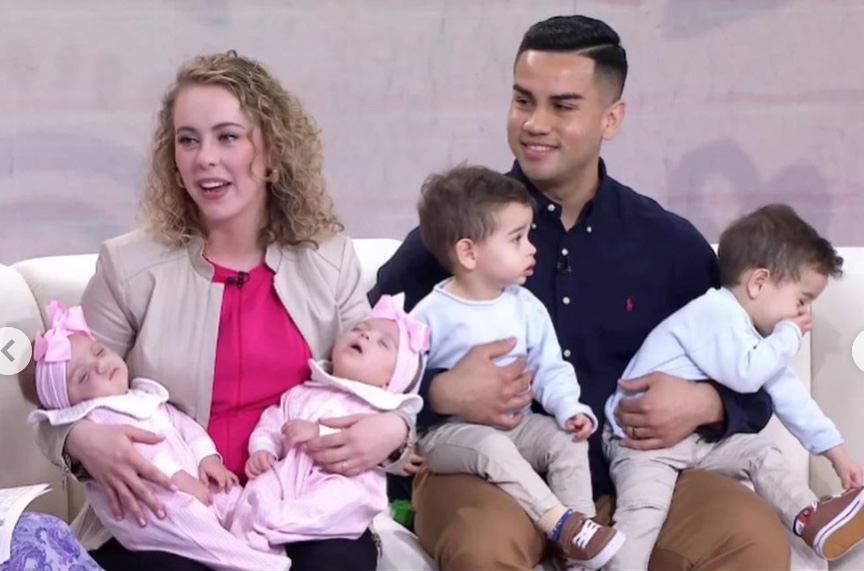 Mulher tem quatro filhos em um intervalo de 13 meses