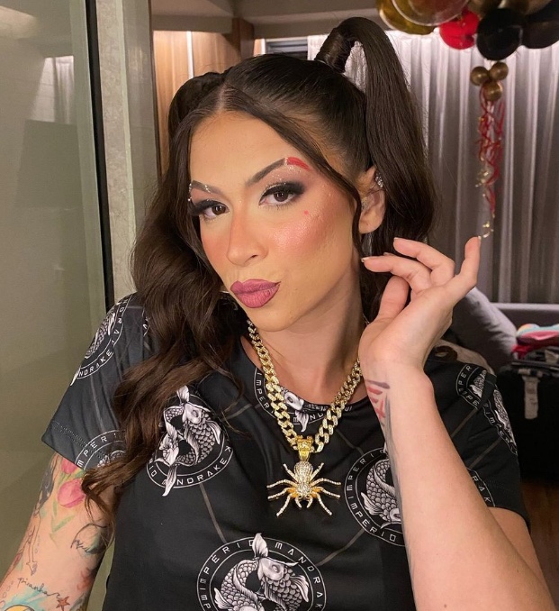 MC Pipokinha poderia ter sido presa por fazer sexo no palco, diz advogado