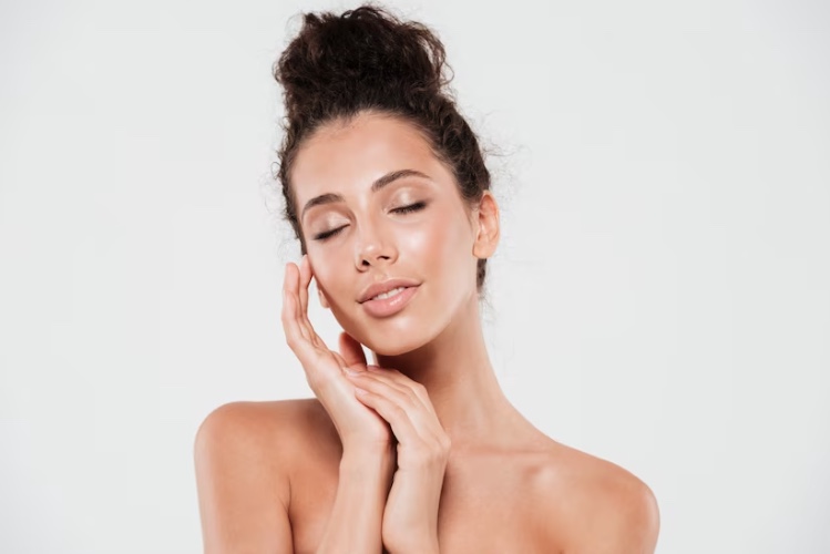 8 hábitos que deixam a pele bonita mas ninguém faz