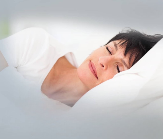 Essência de lavanda e higiene do sono melhoram bem estar de mulheres na menopausa, aponta estudo