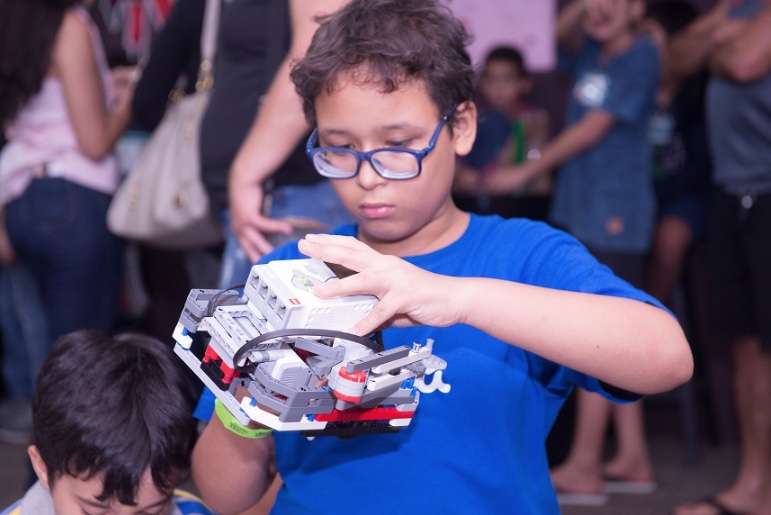 Escola abre oficinas gratuitas de criação de games inspirados nos bumbás Caprichoso e Garantido