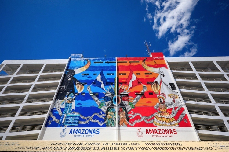 Adolescente sofre queda grave no Bumbódromo de Parintins