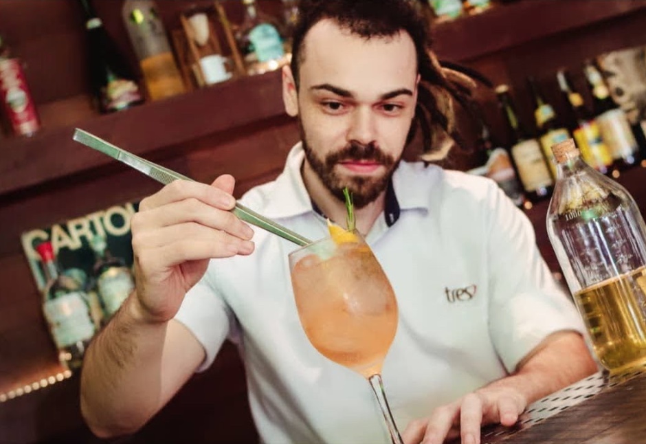 Diversidade de drinks e cervejas com toque amazônico atraem turistas no Amazonas