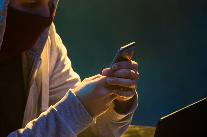 Especialista indica cuidados para escapar de golpes digitais