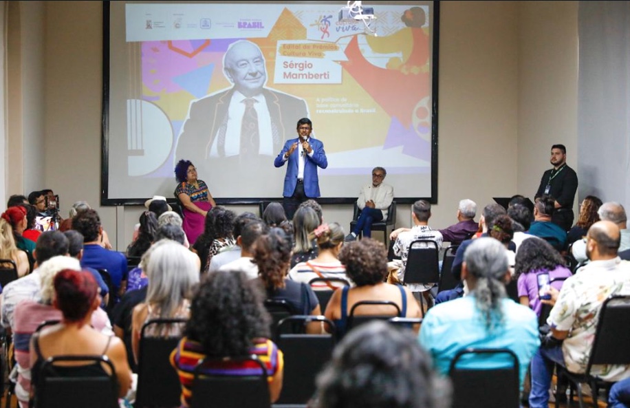 Oficina de editais simplifica o acesso de produtores culturais do Amazonas à ações culturais