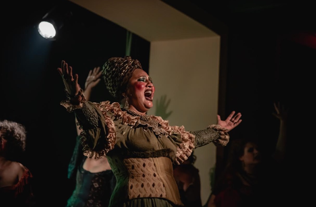 Teatro Gebes Medeiros recebe ‘Cabaré Chinelo’ nesta quinta em Manaus