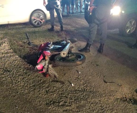 Adolescente morre em acidente após colidir violentamente em muro de Manaus