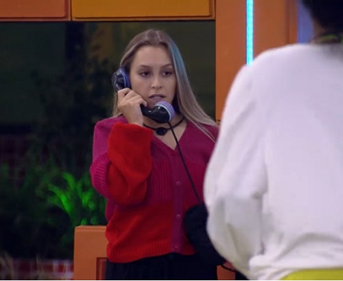 Carla Diaz atende big fone e indica 3 brothers ao paredão do BBB21; confira