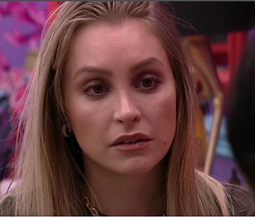 Carla Diaz segue no jogo após ser eliminada no paredão falso do BBB21