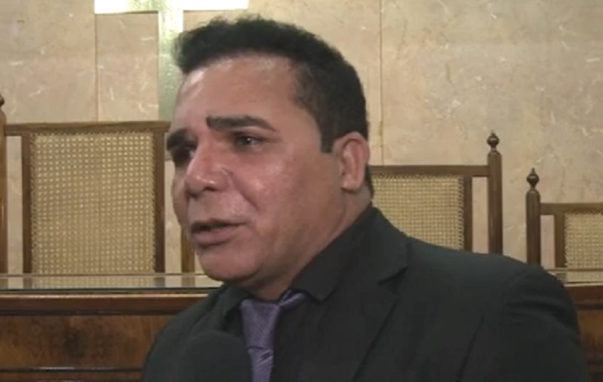 Vereador Carlinhos da Barreira é preso suspeito de comandar esquema de agiotagem