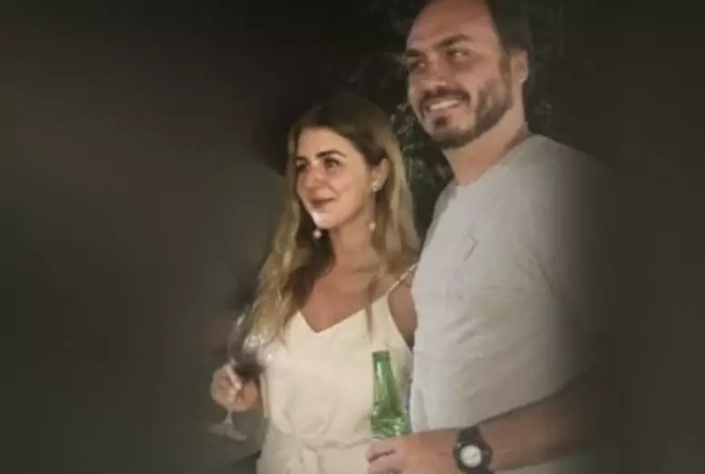 Noiva de Carlos Bolsonaro cancela casamento, diz colunista