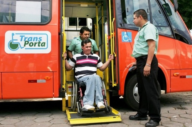 Manaus oferece serviço de translado a Pessoas com Deficiência até o sambódromo