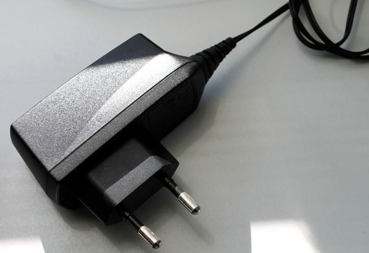 Detento sofre com fortes dores e médicos descobrem carregador de estômago