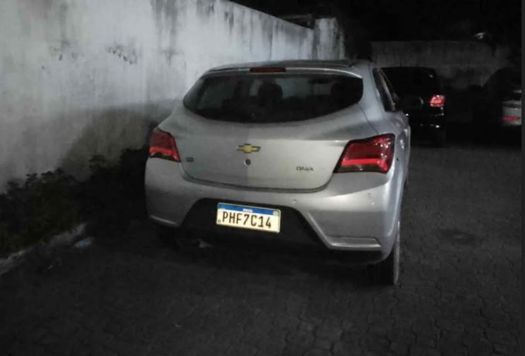 Foragido da polícia é preso ao sair para dar rolé com carro roubado em Manaus