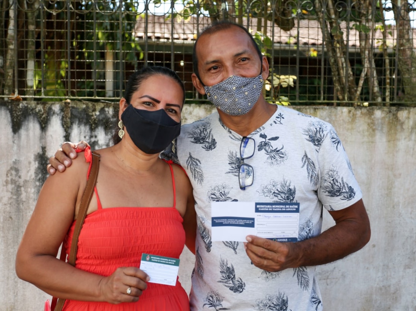Juntos há 30 anos, casal toma 1ª dose da vacina no Dia dos Namorados em Manaus