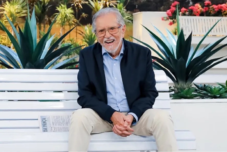 Carlos Alberto de Nóbrega passa por cirurgia para retirar coágulo na cabeça