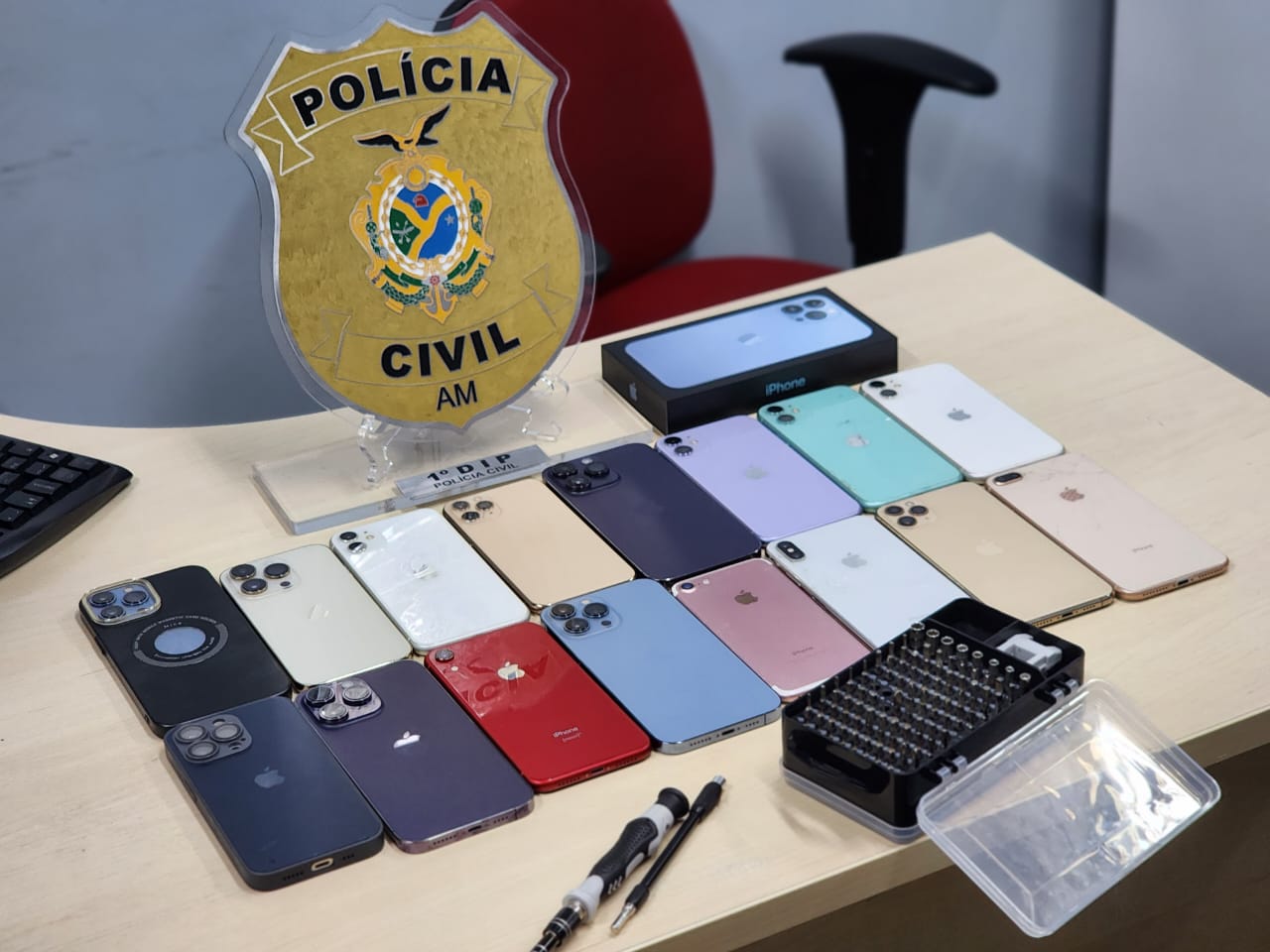 Homem que desbloqueava celulares roubados para facção é preso em Manaus
