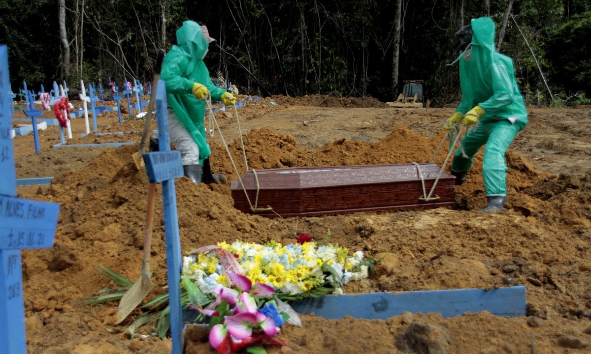 Manaus teve nesta terça-feira 35 sepultamentos de vítimas da Covid