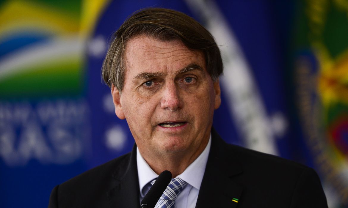 Bolsonaro condena apologia ao nazismo e presta solidariedade aos judeus