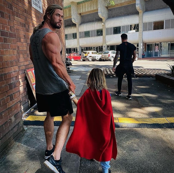 Chris Hemsworth, o Thor, revela que filho quer ser Superman e tira 'onda'