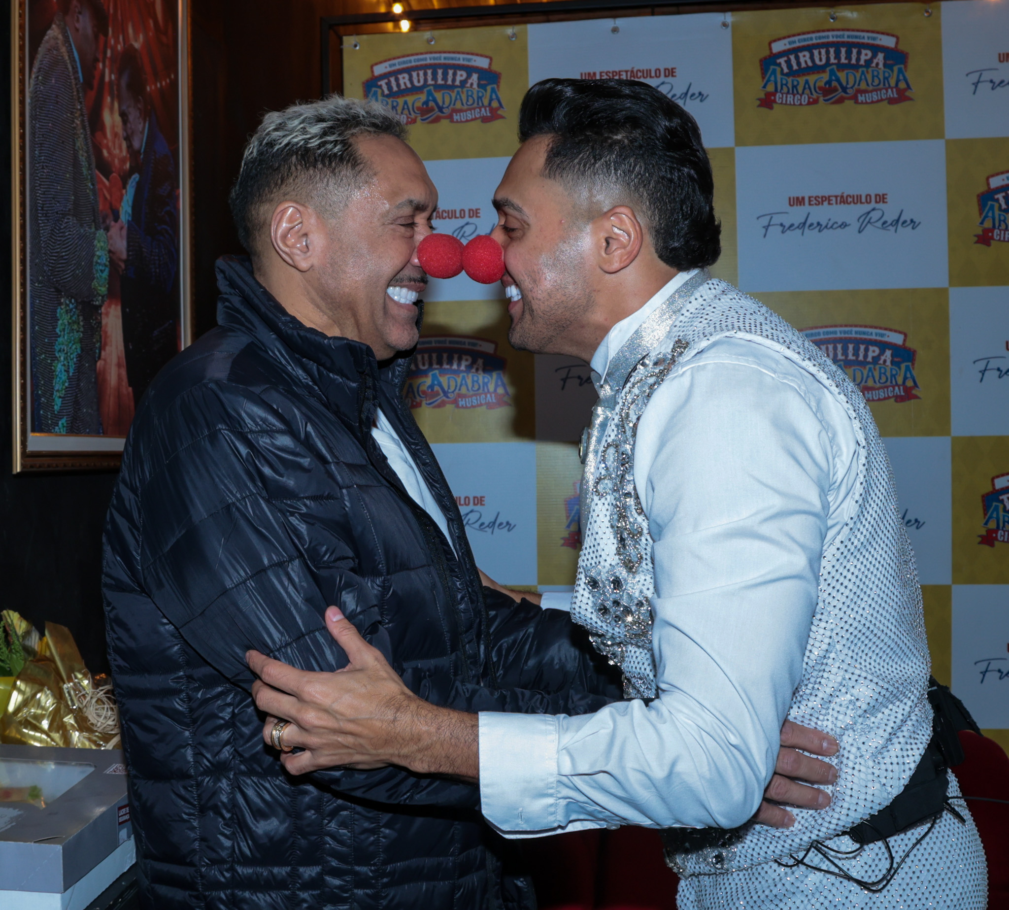 Tiririca se emociona ao assistir pela primeira vez espetáculo circense do filho Tirulipa