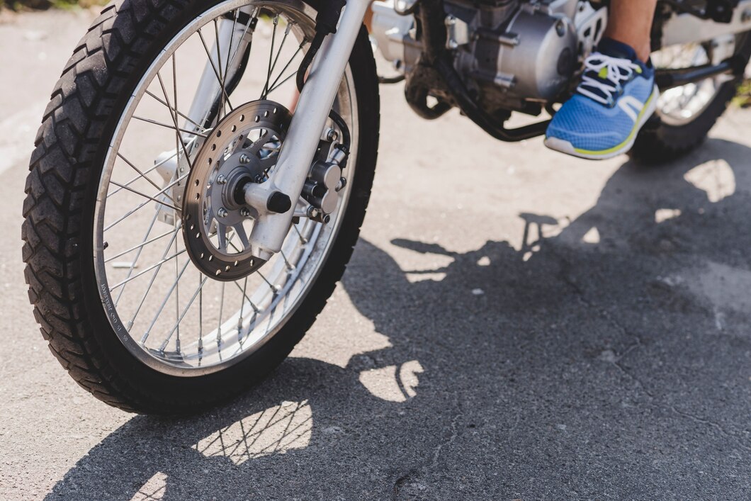 Mulher fica ferida em acidente entre motocicletas em Itacoatiara