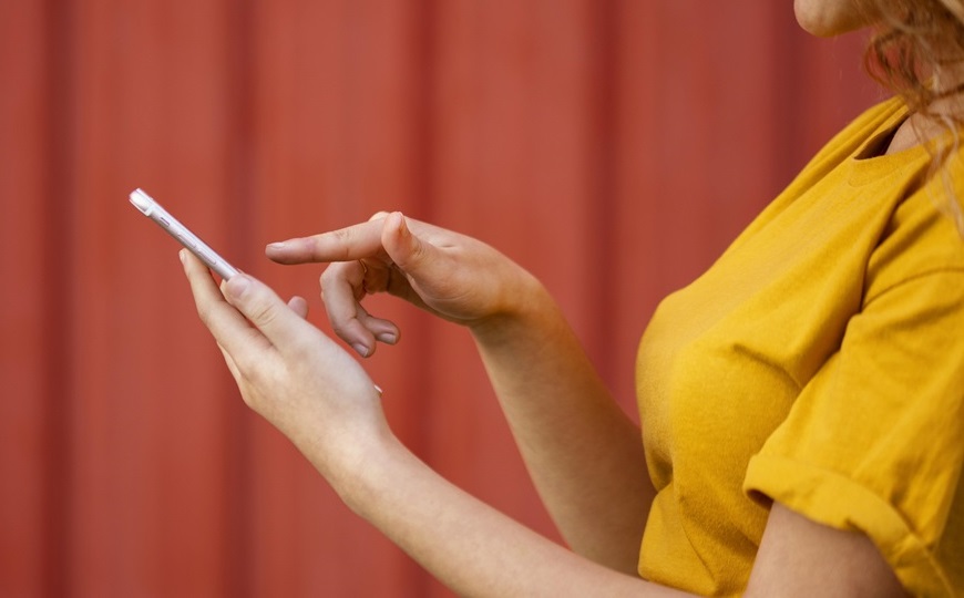 Justiça confirma justa causa de funcionária que jogava no 'Tigrinho' durante expediente