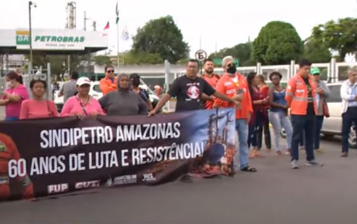 Petroleiros fazem protesto em Manaus contra venda de única refinaria da região Norte 