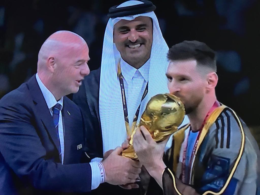 Imprensa argentina exalta Messi e título da Copa