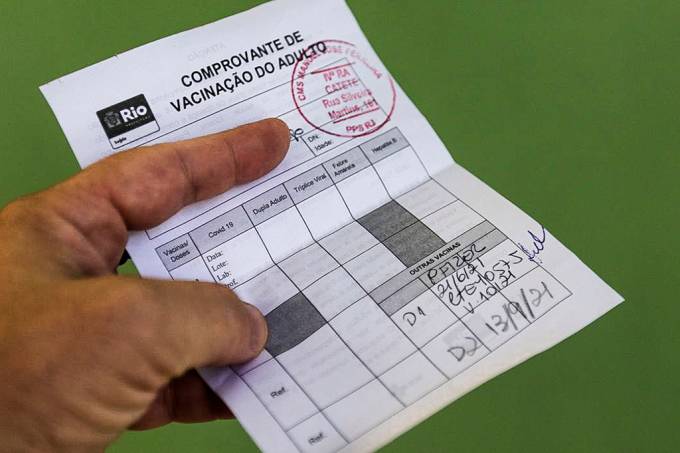 Governo suspende exigência de comprovante de vacina para viajantes após ataque hacker