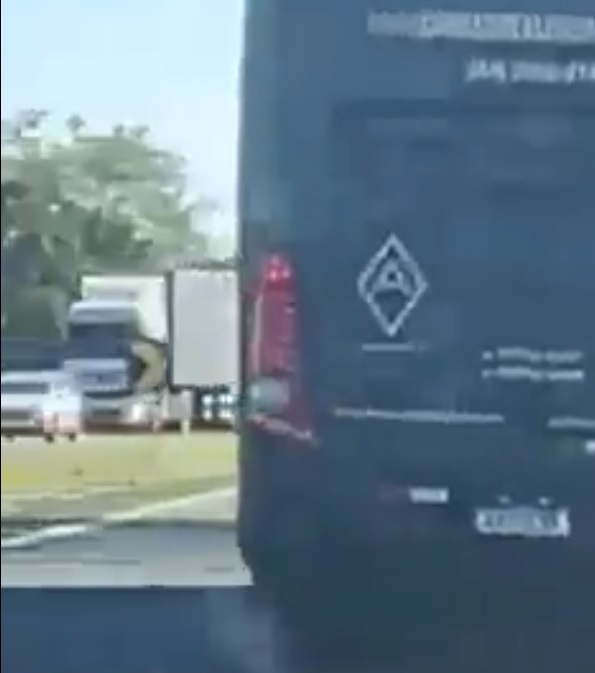 Ônibus da dupla Conrado e Aleksandro foi filmado em alta velocidade antes do acidente