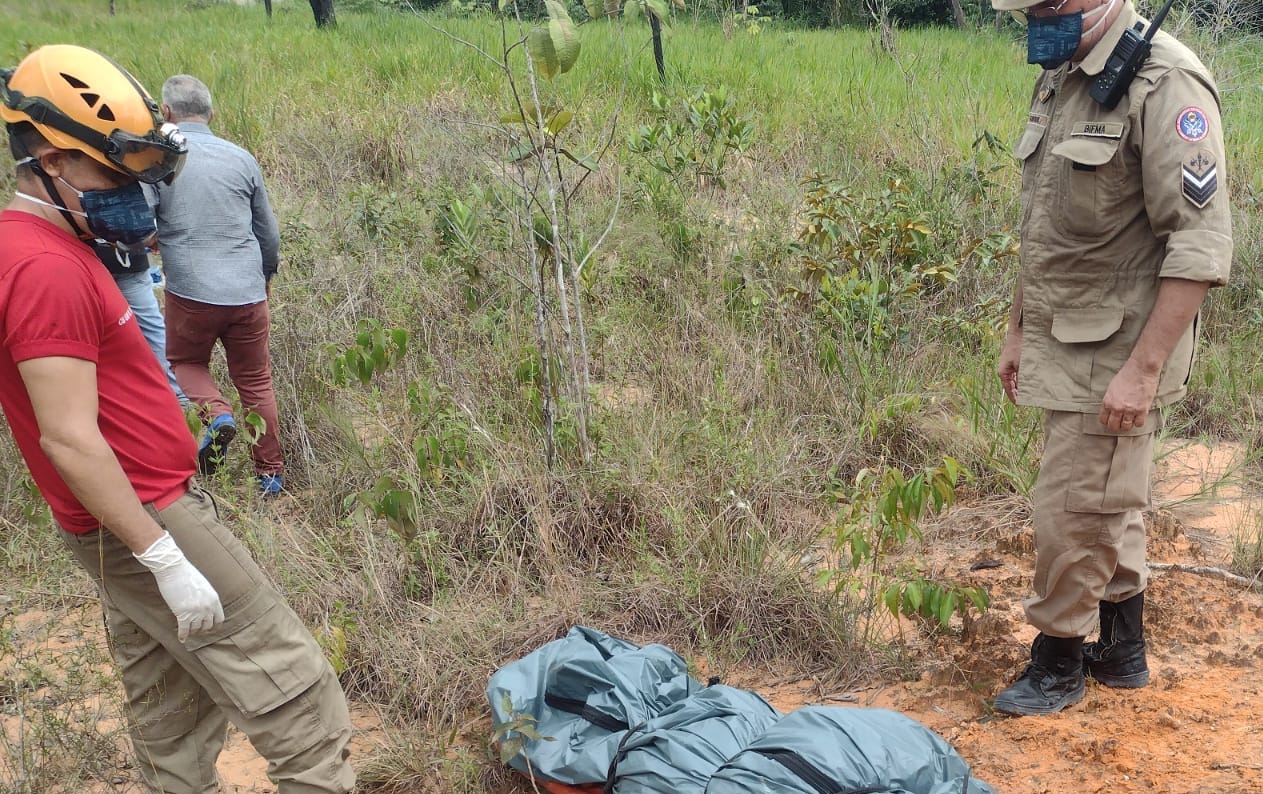 Com roupa íntima, corpo de mulher é o segundo retirado de cova em Manaus