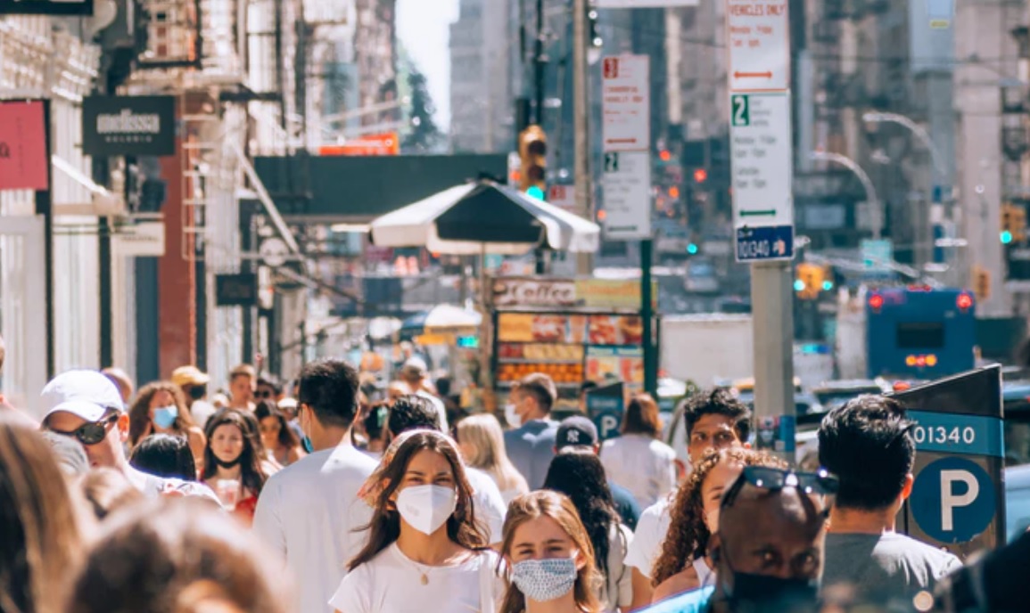 Casos de covid-19 nos EUA atingem maior número em seis meses