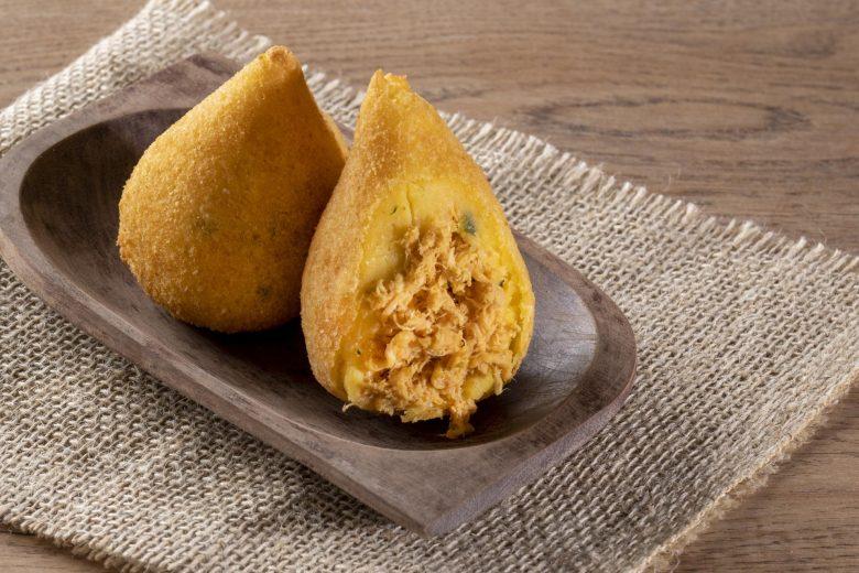 Homem sofre parada cardiorrespiratória ao se engasgar com coxinha