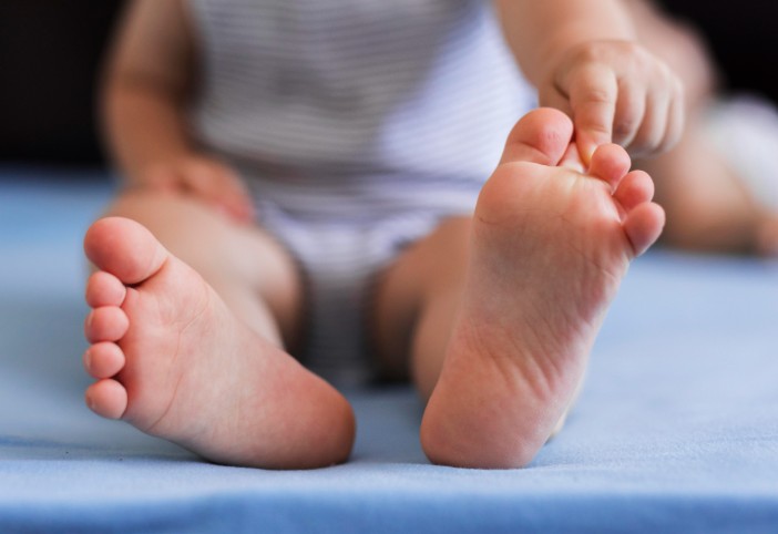 Mãe sai de casa e abandona filha doente e outras duas crianças no Cidade de Deus