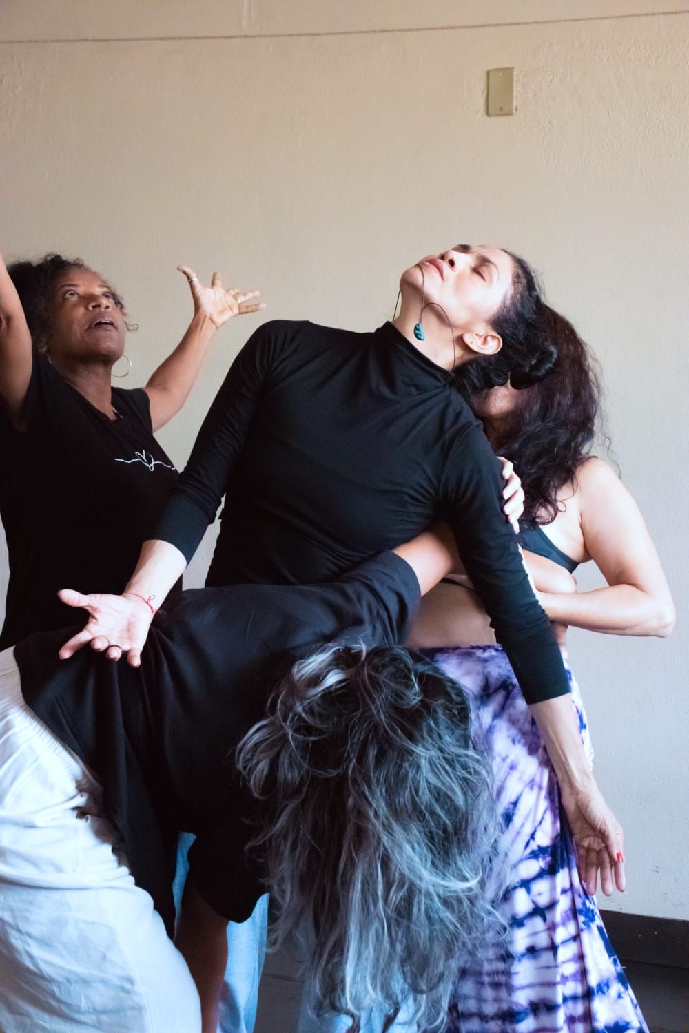 Espetáculo “Aquelas que me habitam” estreia neste domingo no Teatro da Instalação