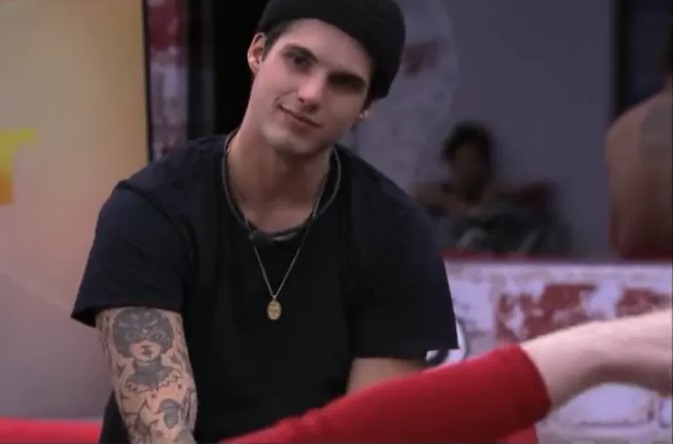 Marília causa climão e bate boca com Gabriel Fop