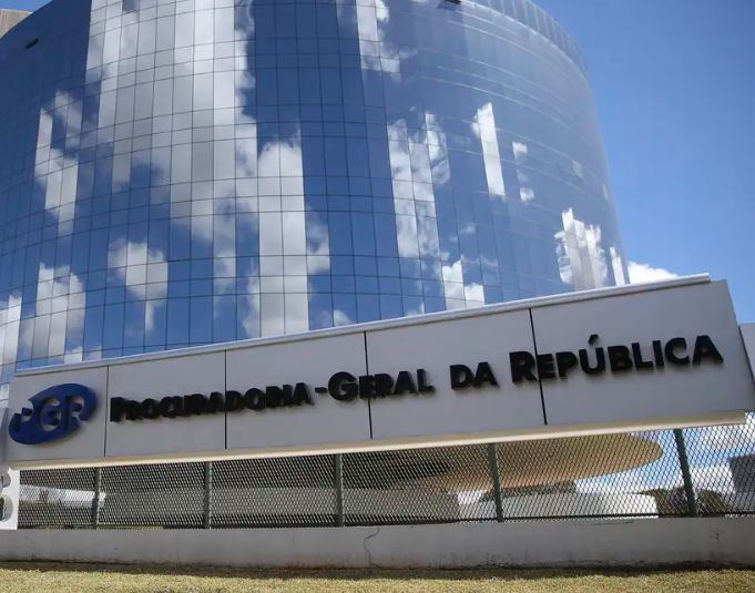 Grupo trans aciona MPF após Meta permitir associar LGBT com doença