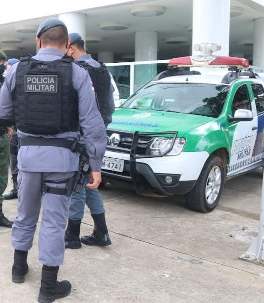 Dupla suspeita de fazer arrastões em pontos de ônibus é presa em Manaus