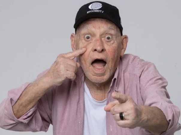 Narrador Silvio Luiz, ícone dos bordões no futebol, morre aos 89