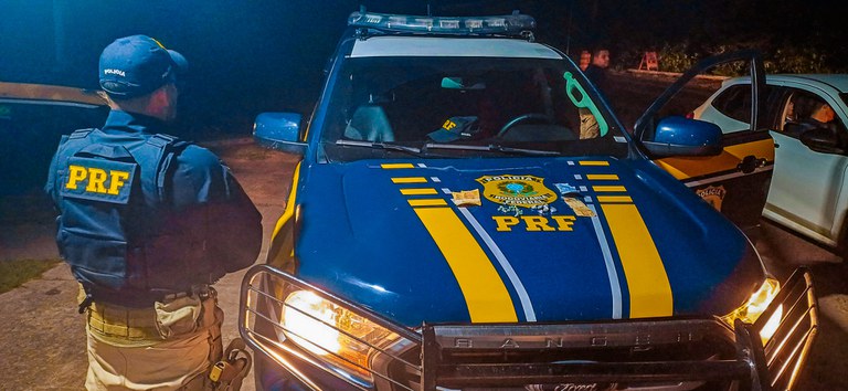 Irmãos são detidos ao serem flagrados com drogas na BR-174