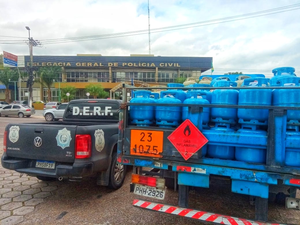 Funcionários foram reféns durante roubo à carga de botijas de gás em Manaus