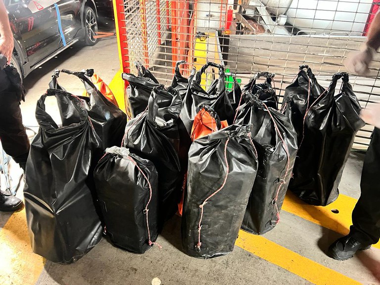 PF apreende mais de 1,5 tonelada de cocaína em navio que partiria para a Europa
