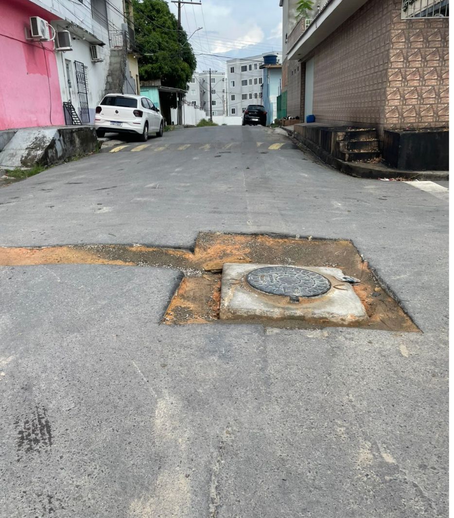 Águas de Manaus é condenada a indenizar motorista que caiu em buraco de obra inacabada