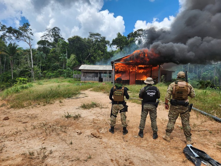 Operação destrói dez garimpos ilegais e aplica multa de R$ 4 milhões no Amazonas