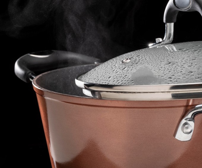 Ex é preso por manter mulher em cárcere e queimá-la com panela quente em Manaus