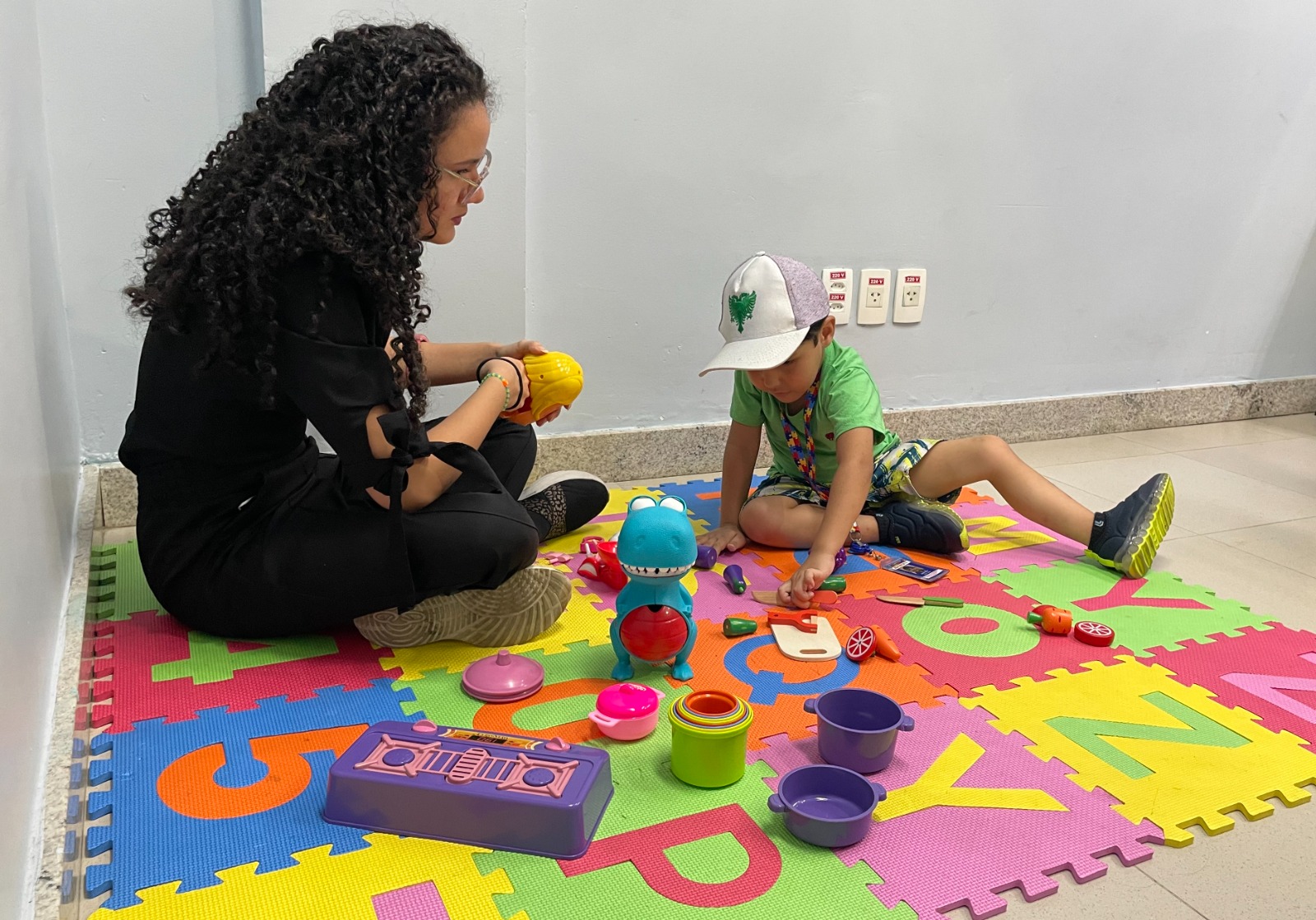 Tratamento multidisciplinar do autismo supera barreiras alimentares; entenda