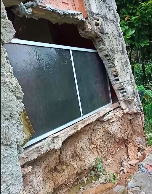 Em pouco mais de 5 horas, chuva causa 3 deslizamentos de barranco em Manaus