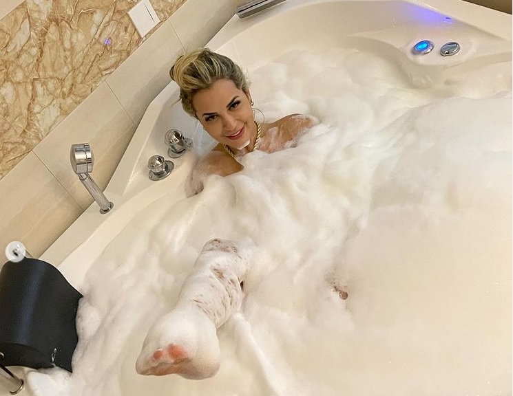 Viúva de MC Kevin, Deolane Bezerra faz cirurgia íntima para reduzir lábios vaginais